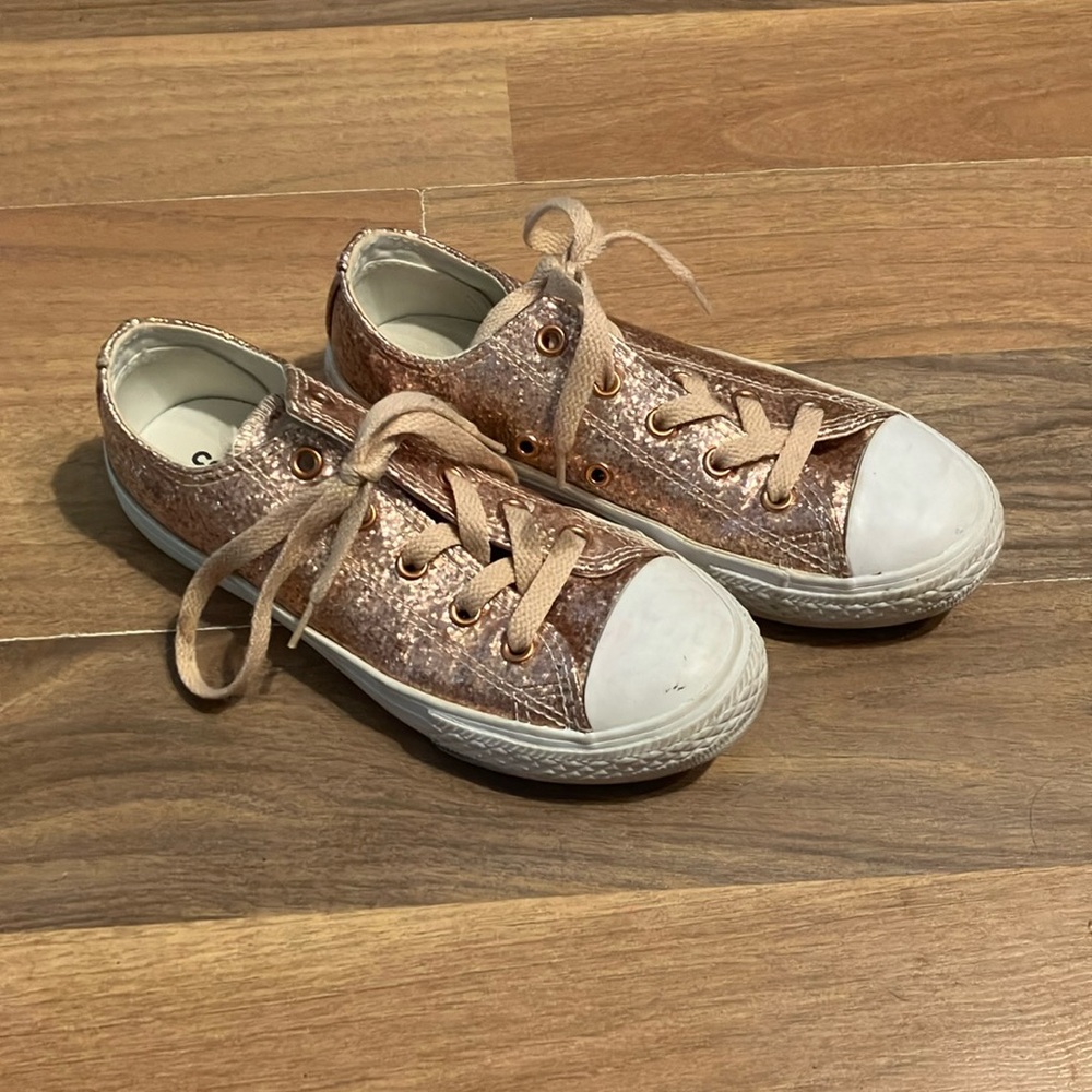 Girls converse size 1